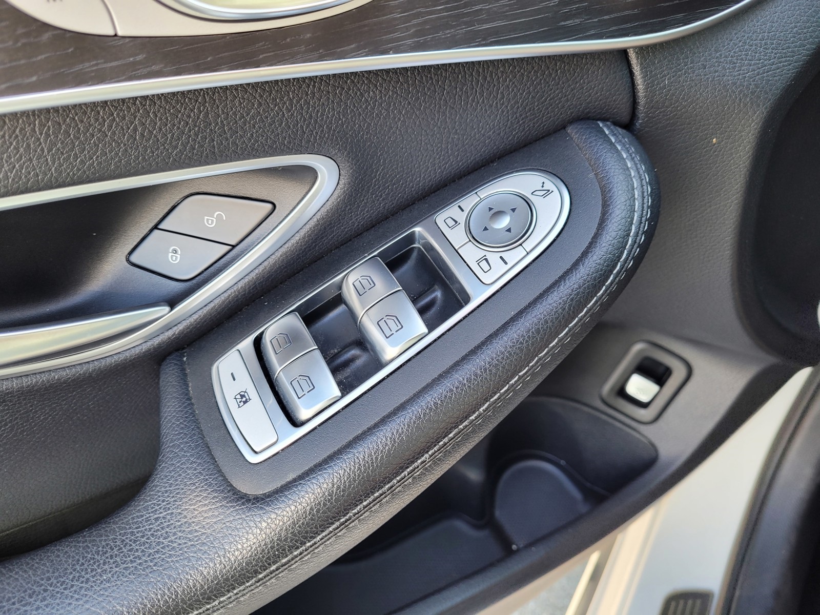 Vehicle image 16 of 35