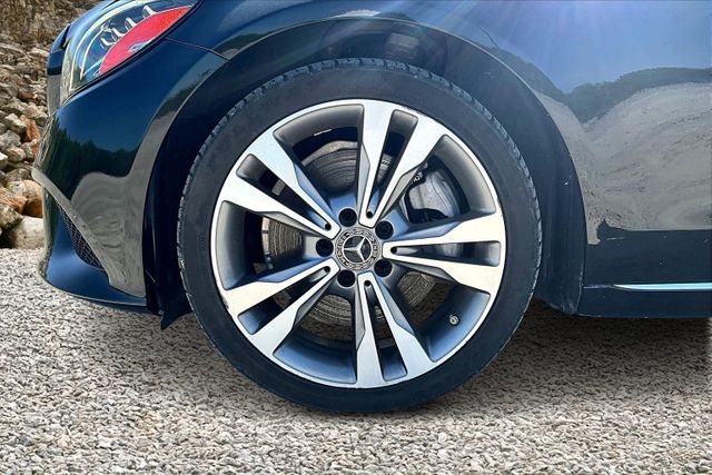 Vehicle image 11 of 33