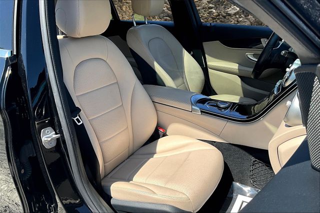 Vehicle image 9 of 33