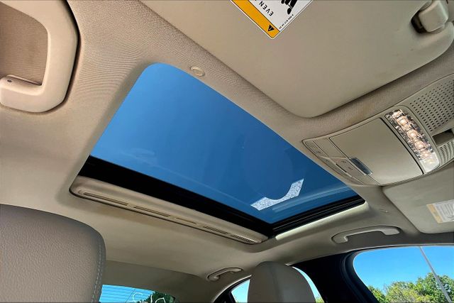 Vehicle image 21 of 33