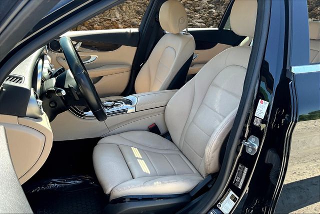 Vehicle image 24 of 33