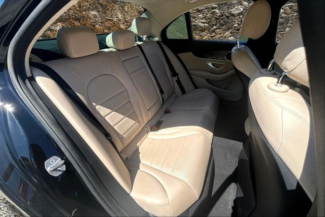 Vehicle image 26 of 33