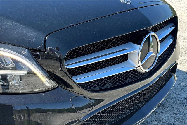 Vehicle image 27 of 33