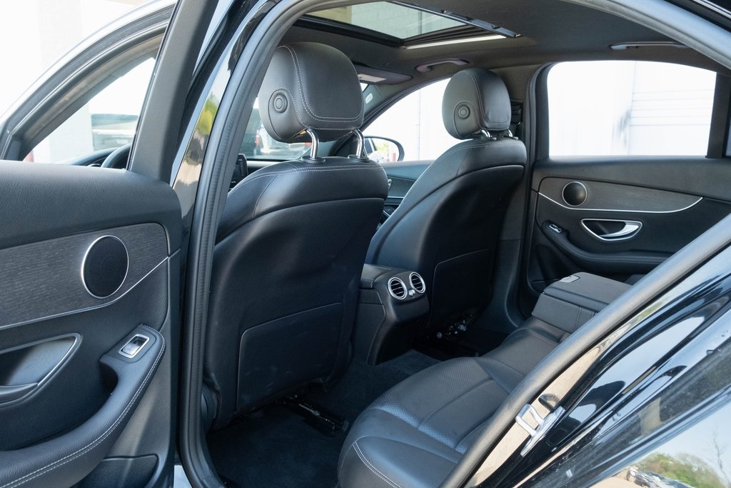 Vehicle image 14 of 15