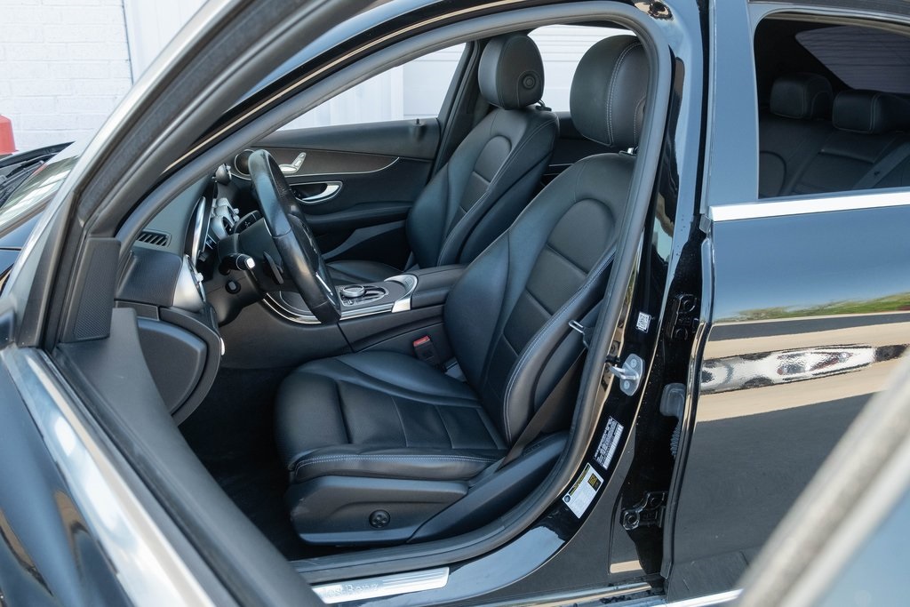 Vehicle image 9 of 15