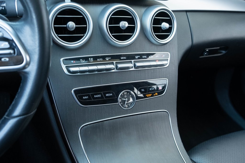 Vehicle image 12 of 15