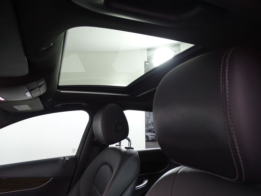 2020 Mercedes-Benz C-Class 300 Image 15 of 44