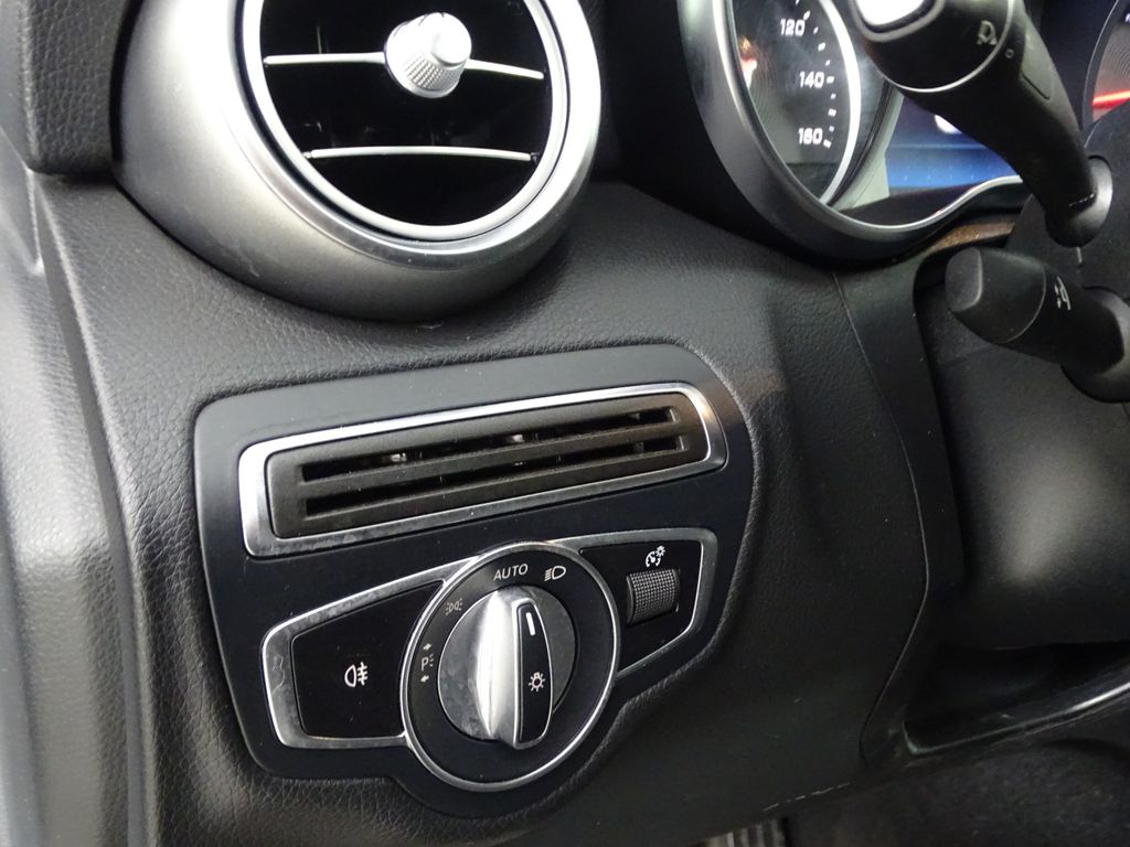 2020 Mercedes-Benz C-Class 300 Image 36 of 44