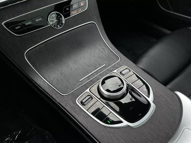 Vehicle image 43 of 51