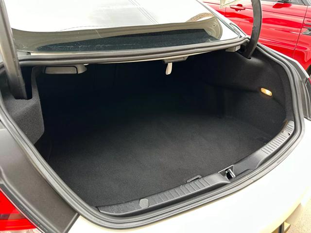 Vehicle image 15 of 51