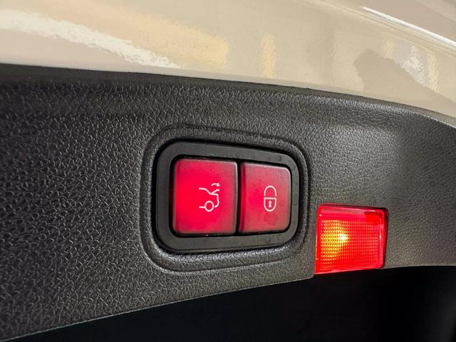 Vehicle image 16 of 51