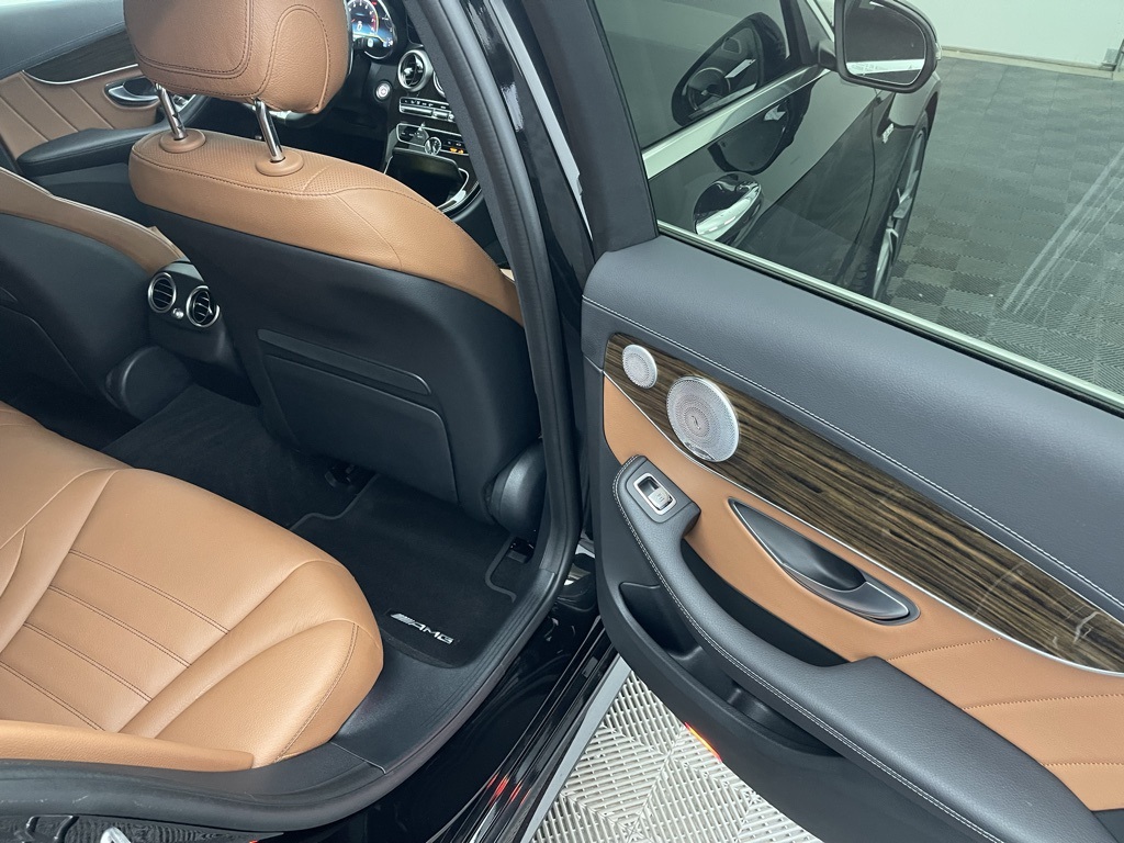 Vehicle image 25 of 31