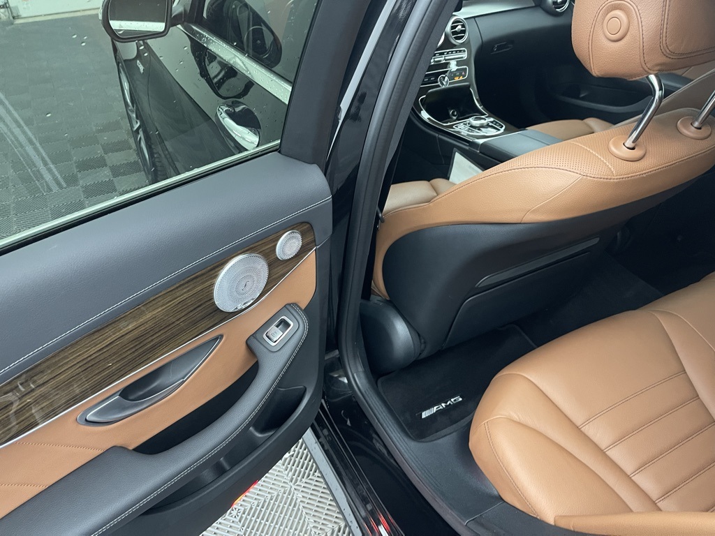 Vehicle image 28 of 31