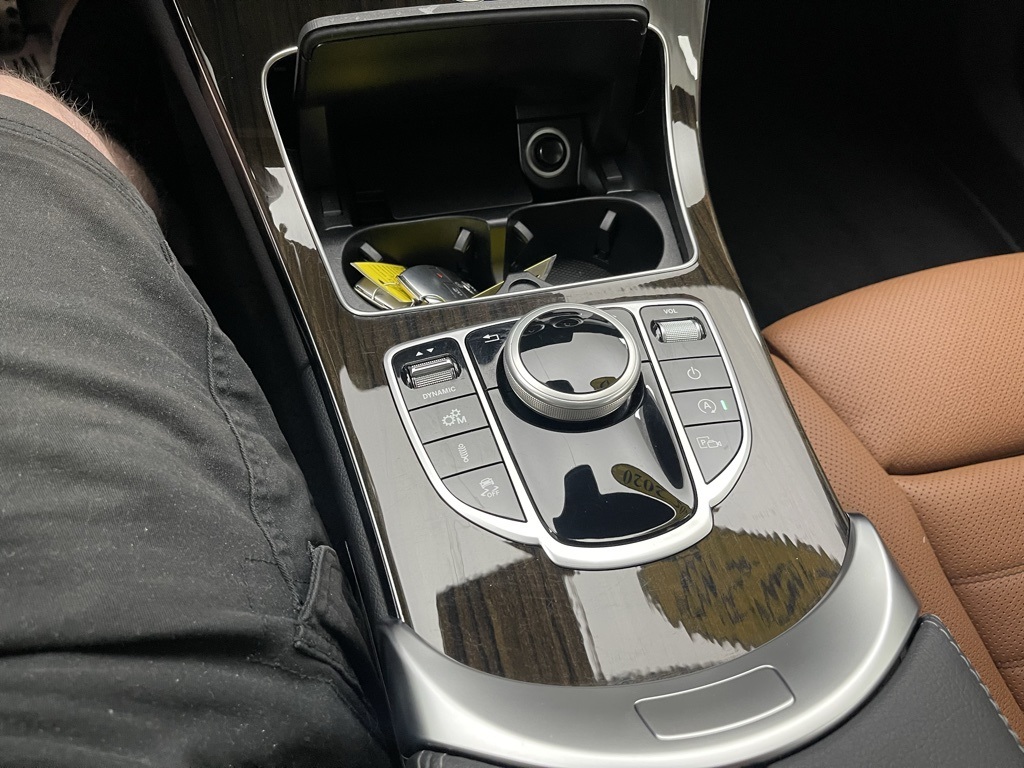 Vehicle image 23 of 31