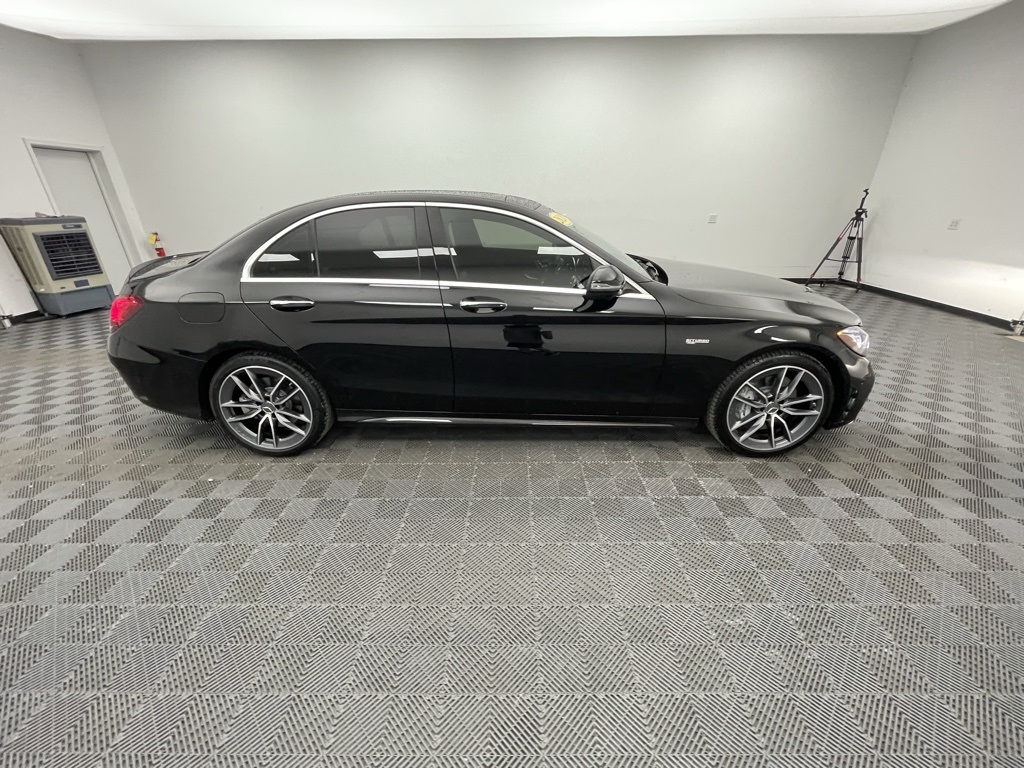 Vehicle image 4 of 31