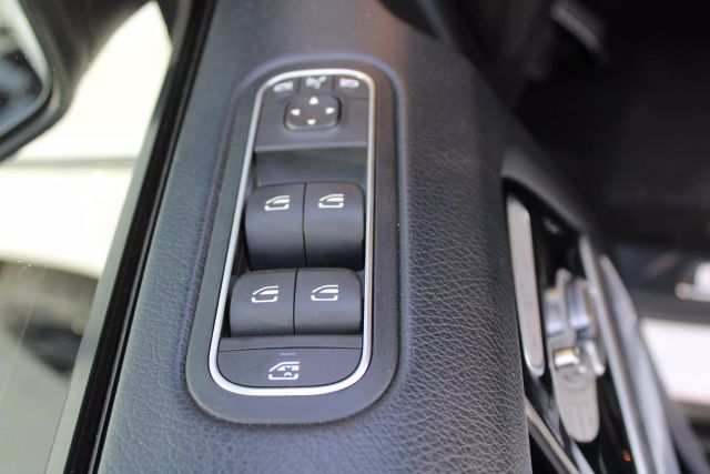 Vehicle image 8 of 37