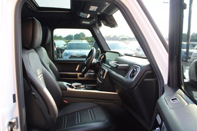 Vehicle image 33 of 37