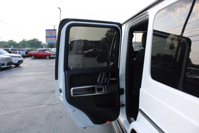 Vehicle image 26 of 37