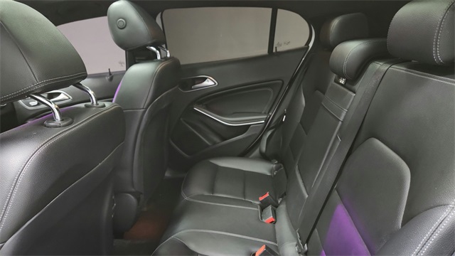 Vehicle image 21 of 27