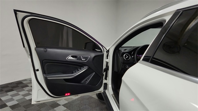 Vehicle image 19 of 27