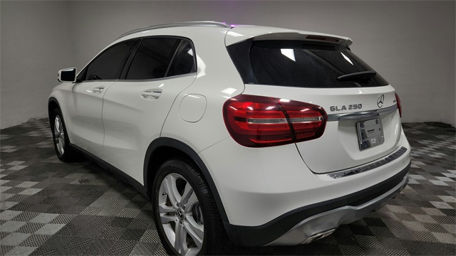 Vehicle image 10 of 27