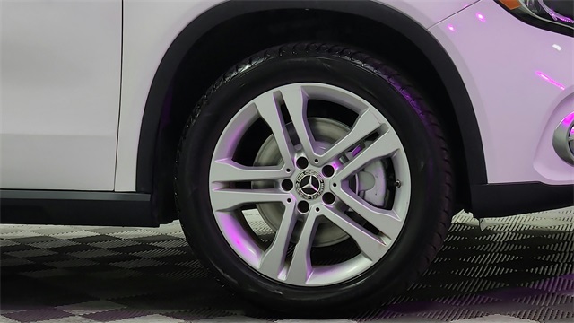 Vehicle image 25 of 27