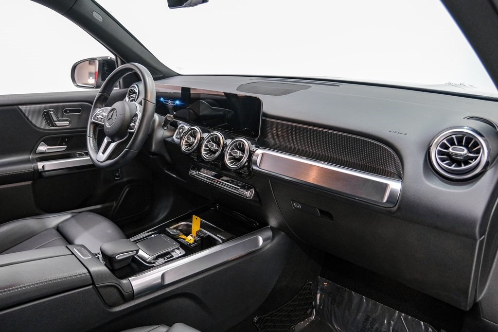 Vehicle image 10 of 53