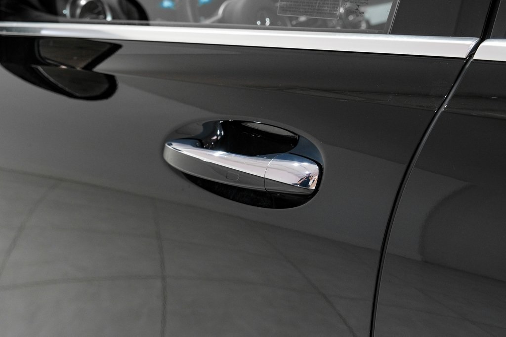 Vehicle image 32 of 53