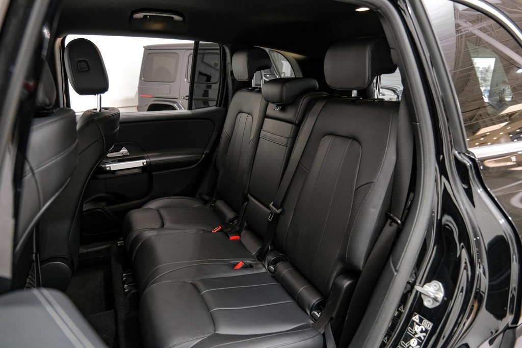 Vehicle image 31 of 53