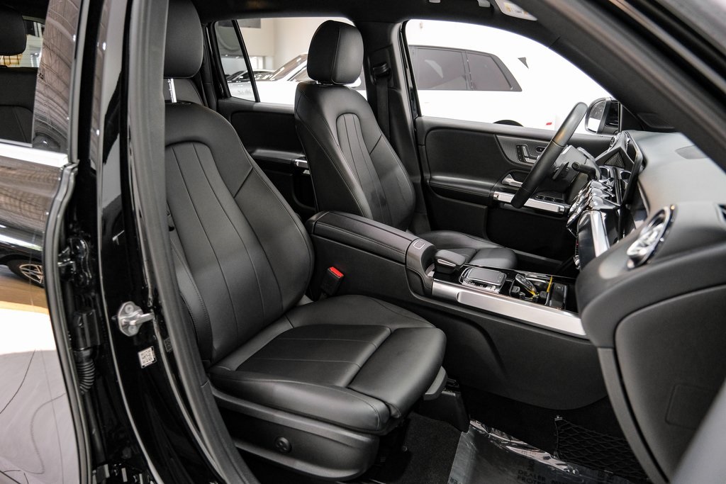 Vehicle image 27 of 53