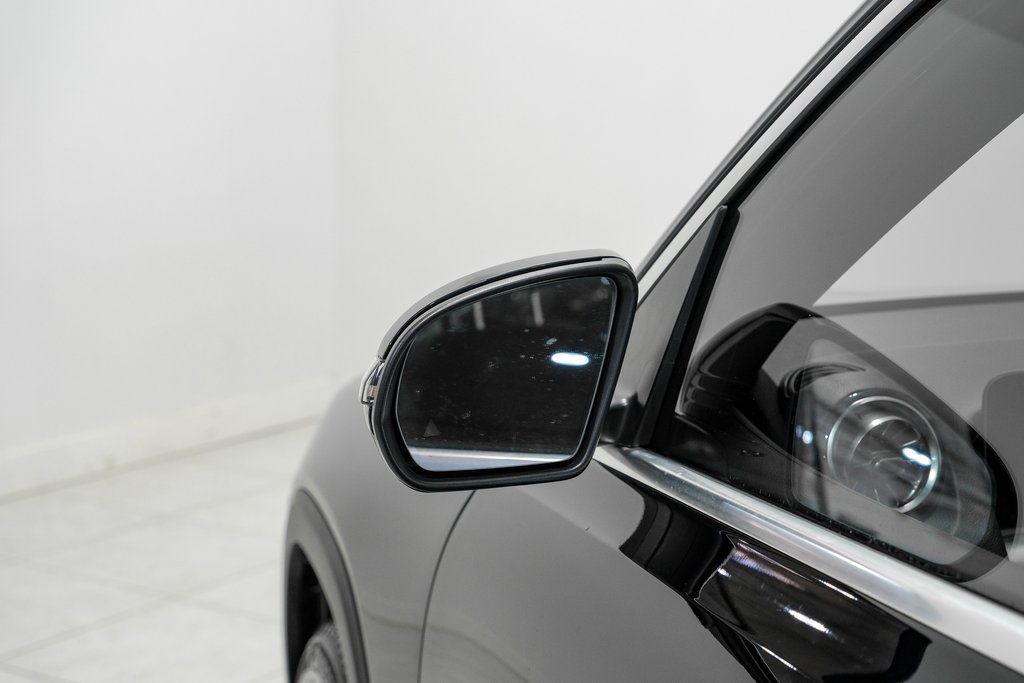 Vehicle image 33 of 53