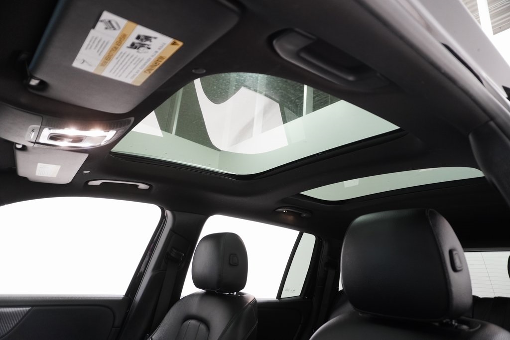 Vehicle image 12 of 31