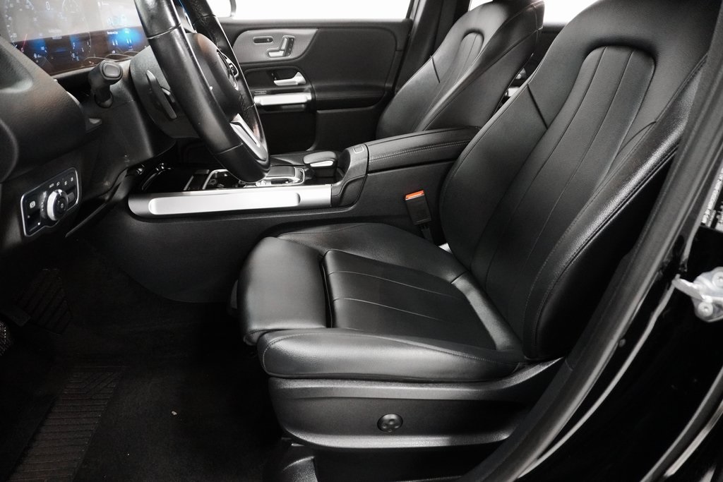 Vehicle image 11 of 31