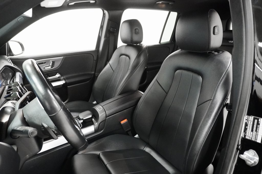 Vehicle image 10 of 31