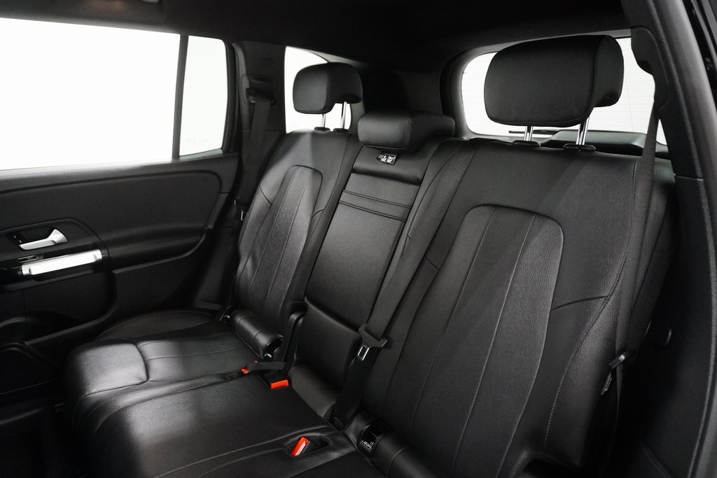 Vehicle image 15 of 31
