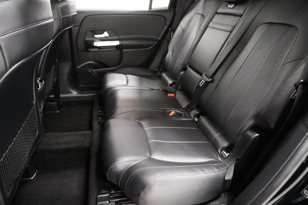 Vehicle image 16 of 31