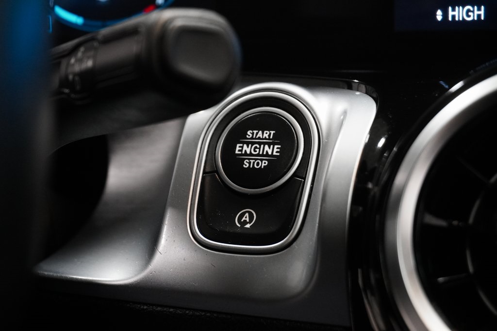 Vehicle image 25 of 31