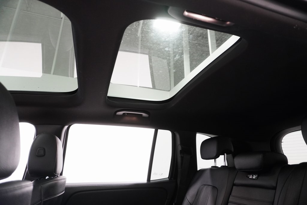 Vehicle image 17 of 31