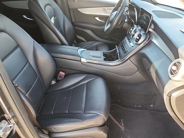 Vehicle image 16 of 27
