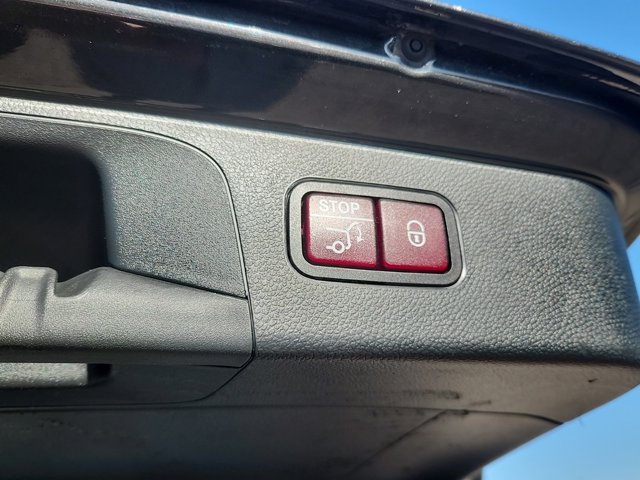 Vehicle image 13 of 27