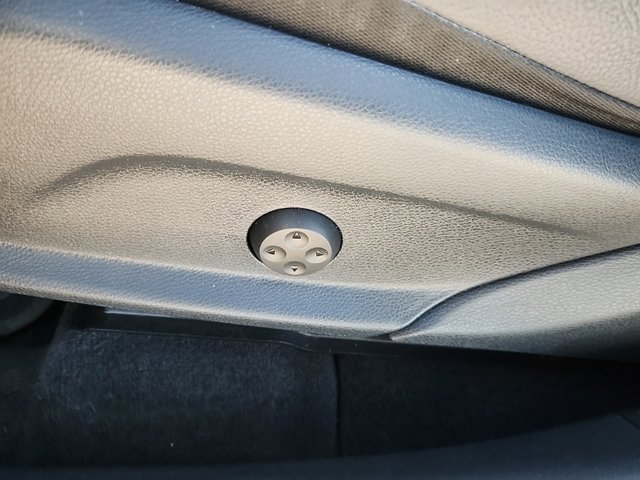Vehicle image 8 of 27