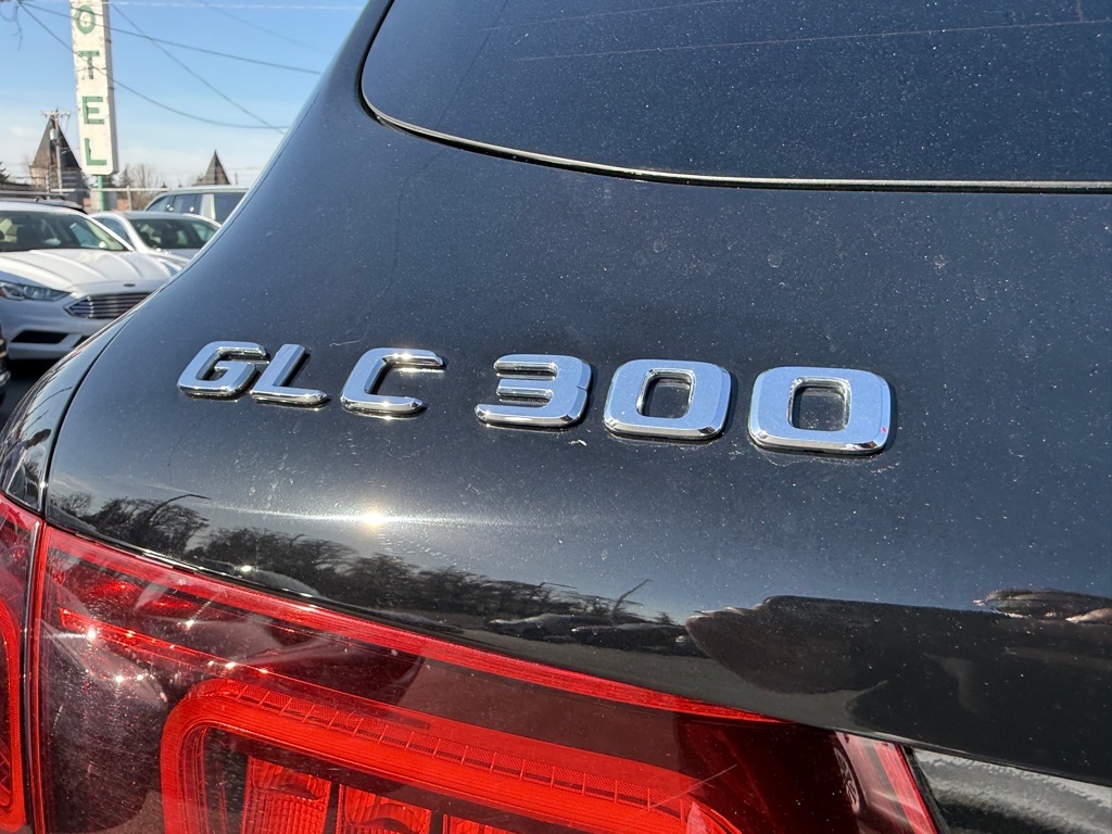 Vehicle image 9 of 28