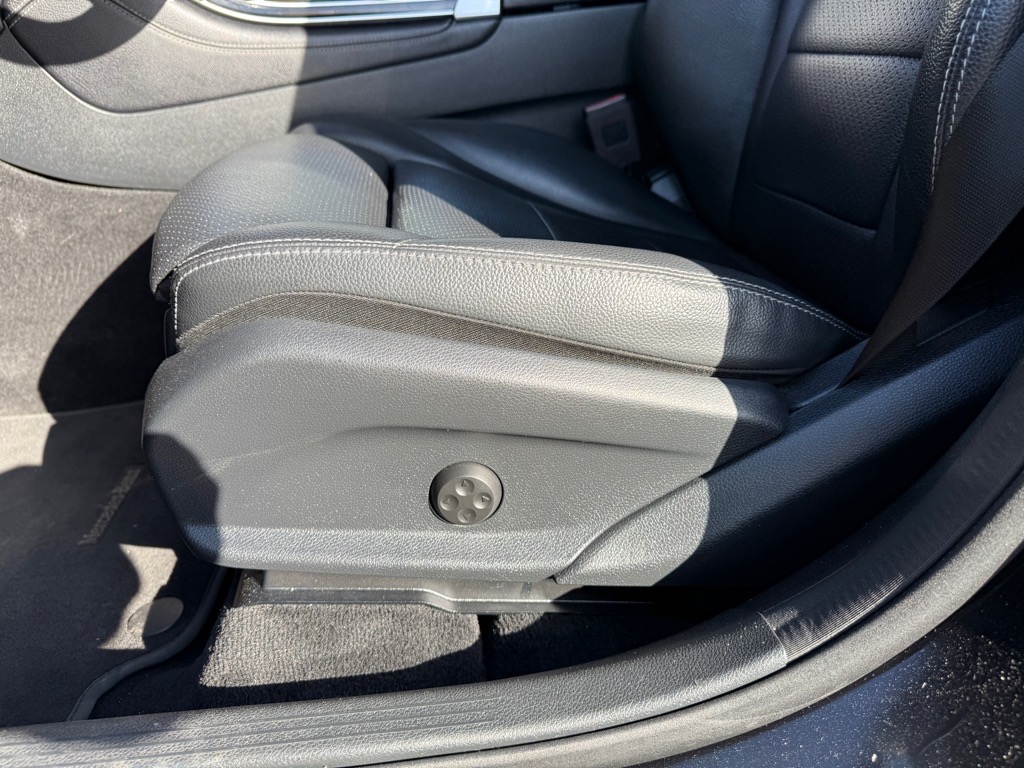Vehicle image 13 of 28
