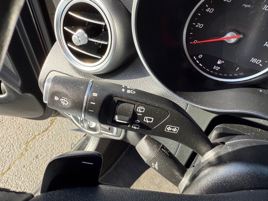 Vehicle image 26 of 28