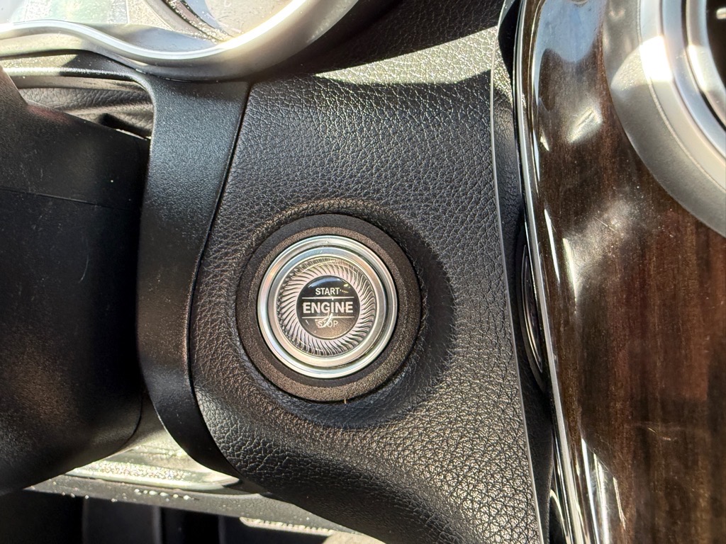 Vehicle image 18 of 28
