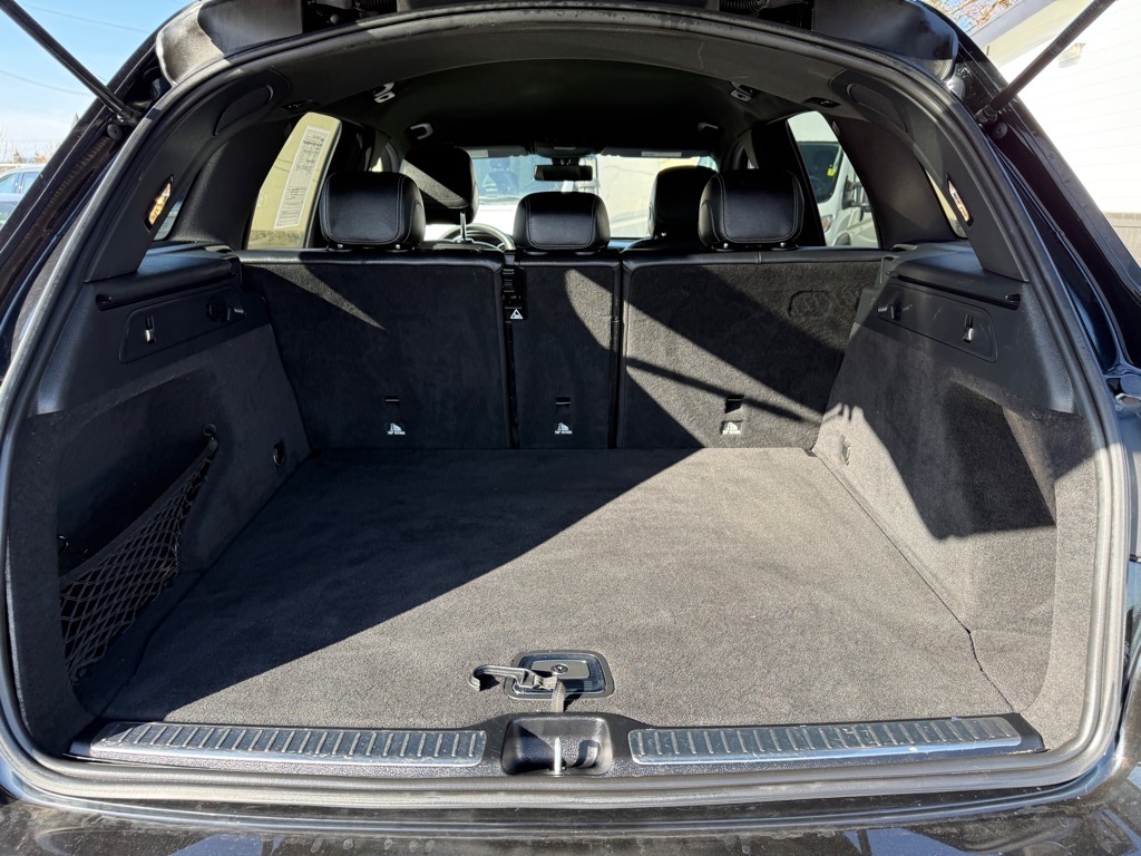 Vehicle image 10 of 28