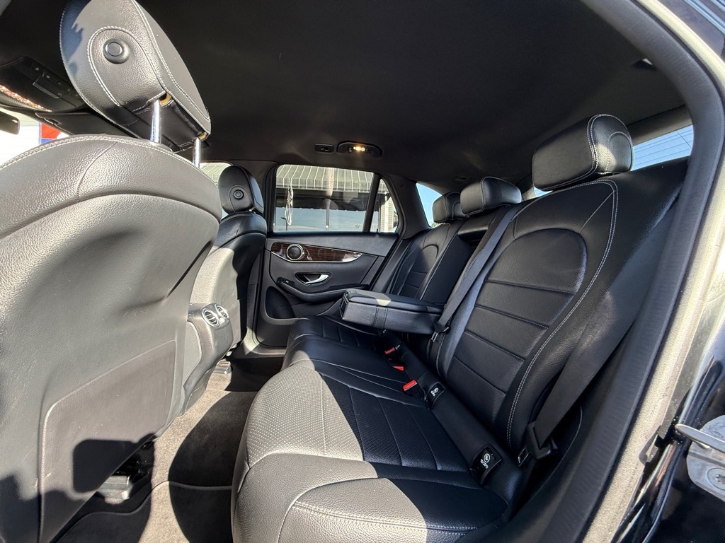 Vehicle image 15 of 28