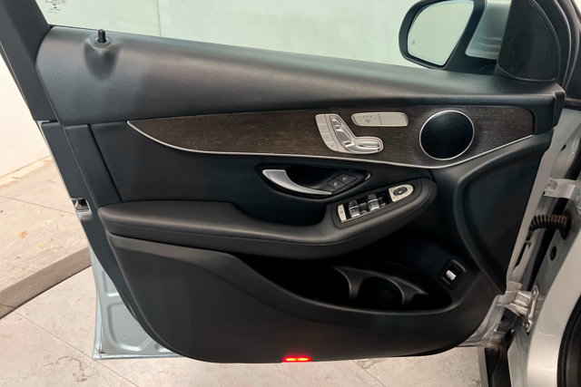Vehicle image 22 of 27