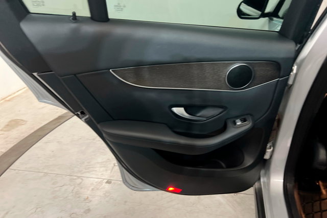Vehicle image 23 of 27