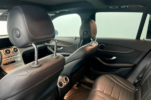 Vehicle image 25 of 27